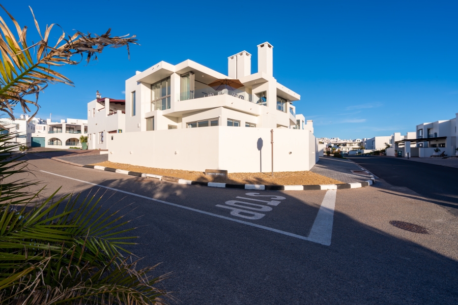 5 Bedroom Property for Sale in Paradise Beach Western Cape